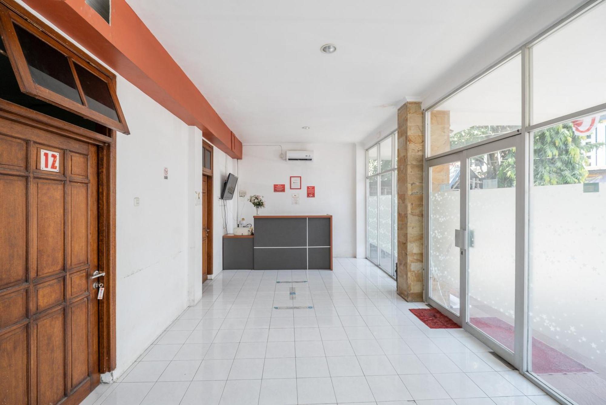 Reddoorz Plus @ Gunungsari Surabaya Kedurus Экстерьер фото