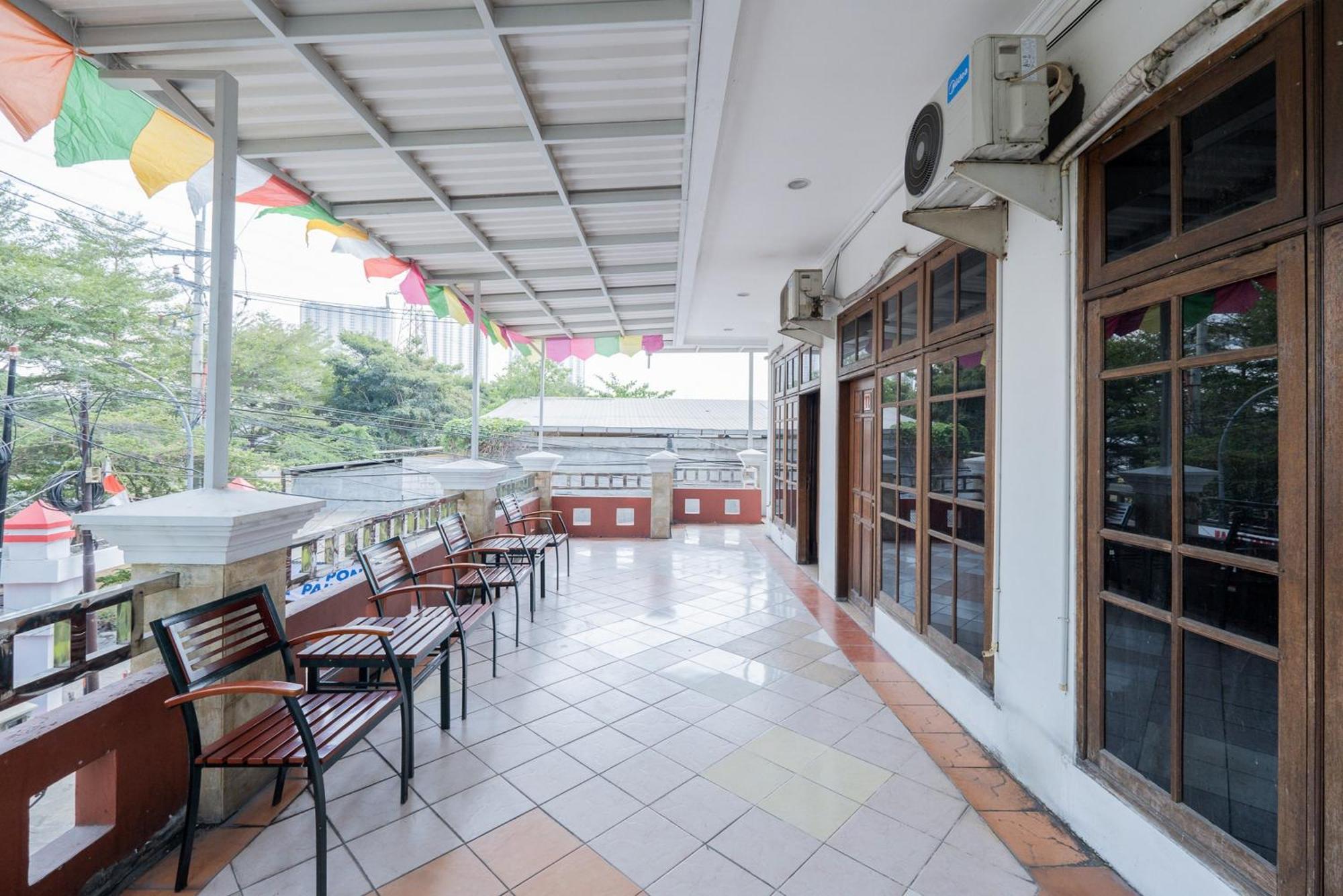 Reddoorz Plus @ Gunungsari Surabaya Kedurus Экстерьер фото