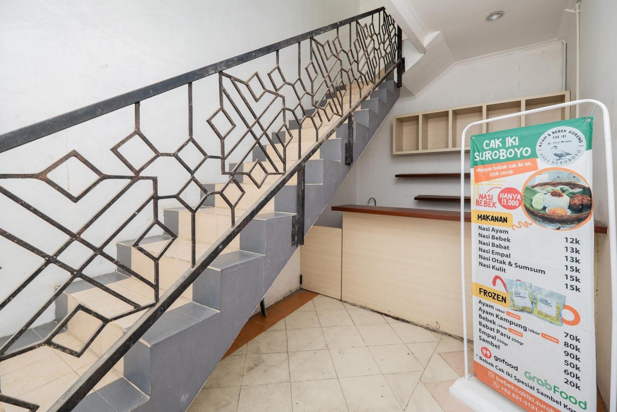 Reddoorz Plus @ Gunungsari Surabaya Kedurus Экстерьер фото