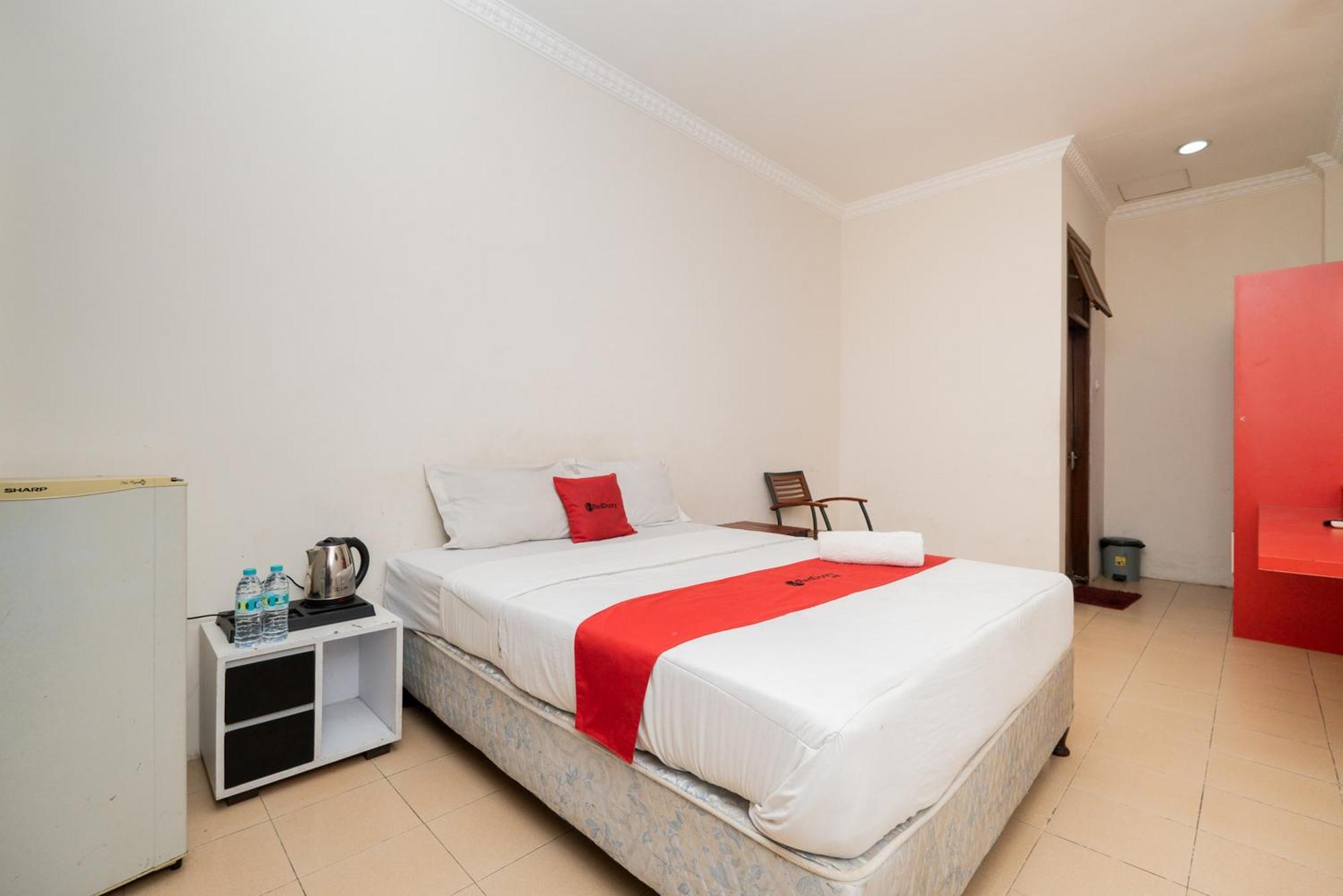 Reddoorz Plus @ Gunungsari Surabaya Kedurus Экстерьер фото