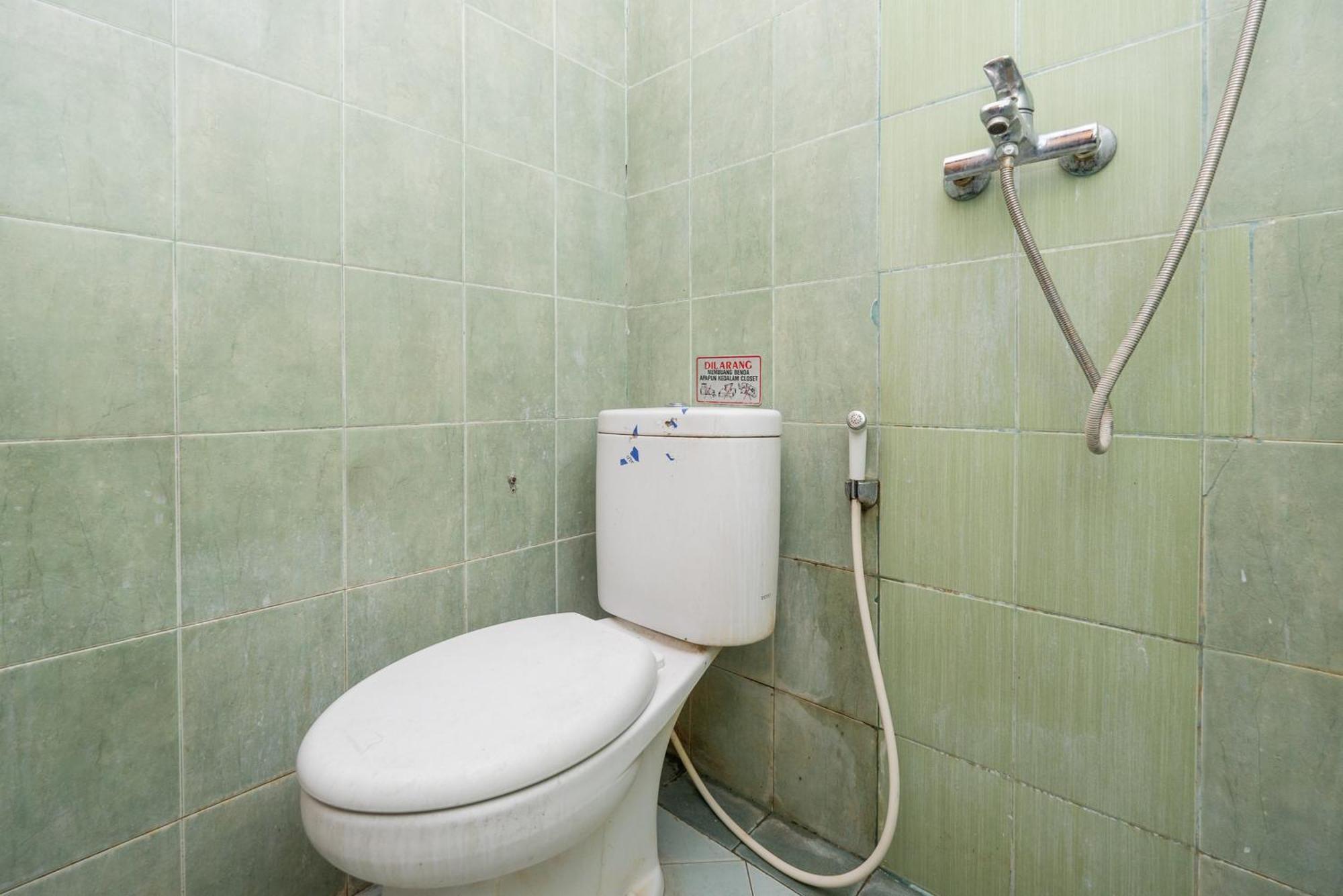 Reddoorz Plus @ Gunungsari Surabaya Kedurus Экстерьер фото