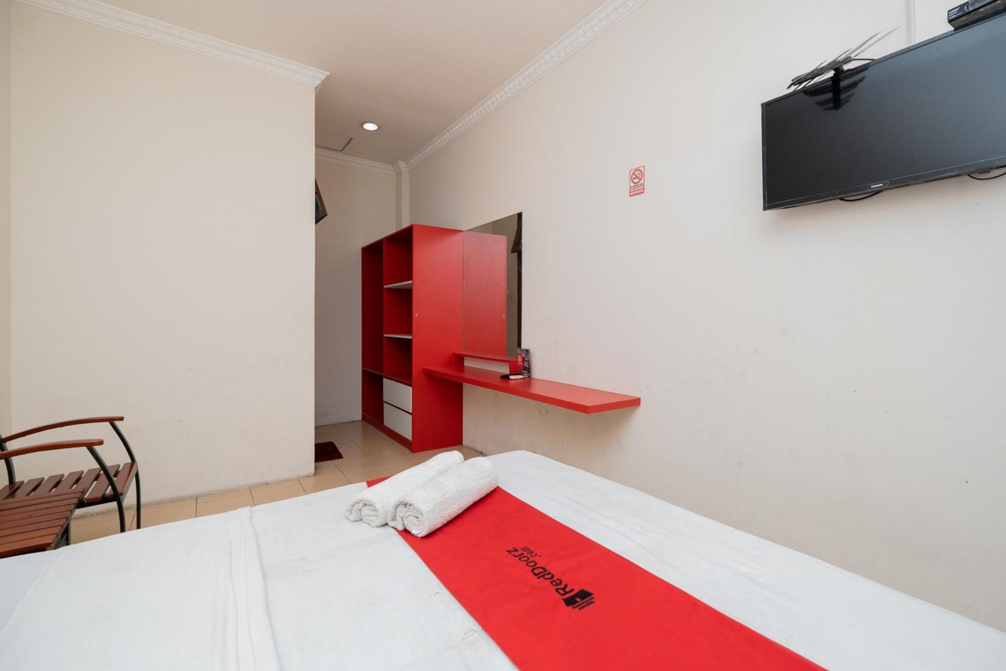 Reddoorz Plus @ Gunungsari Surabaya Kedurus Экстерьер фото