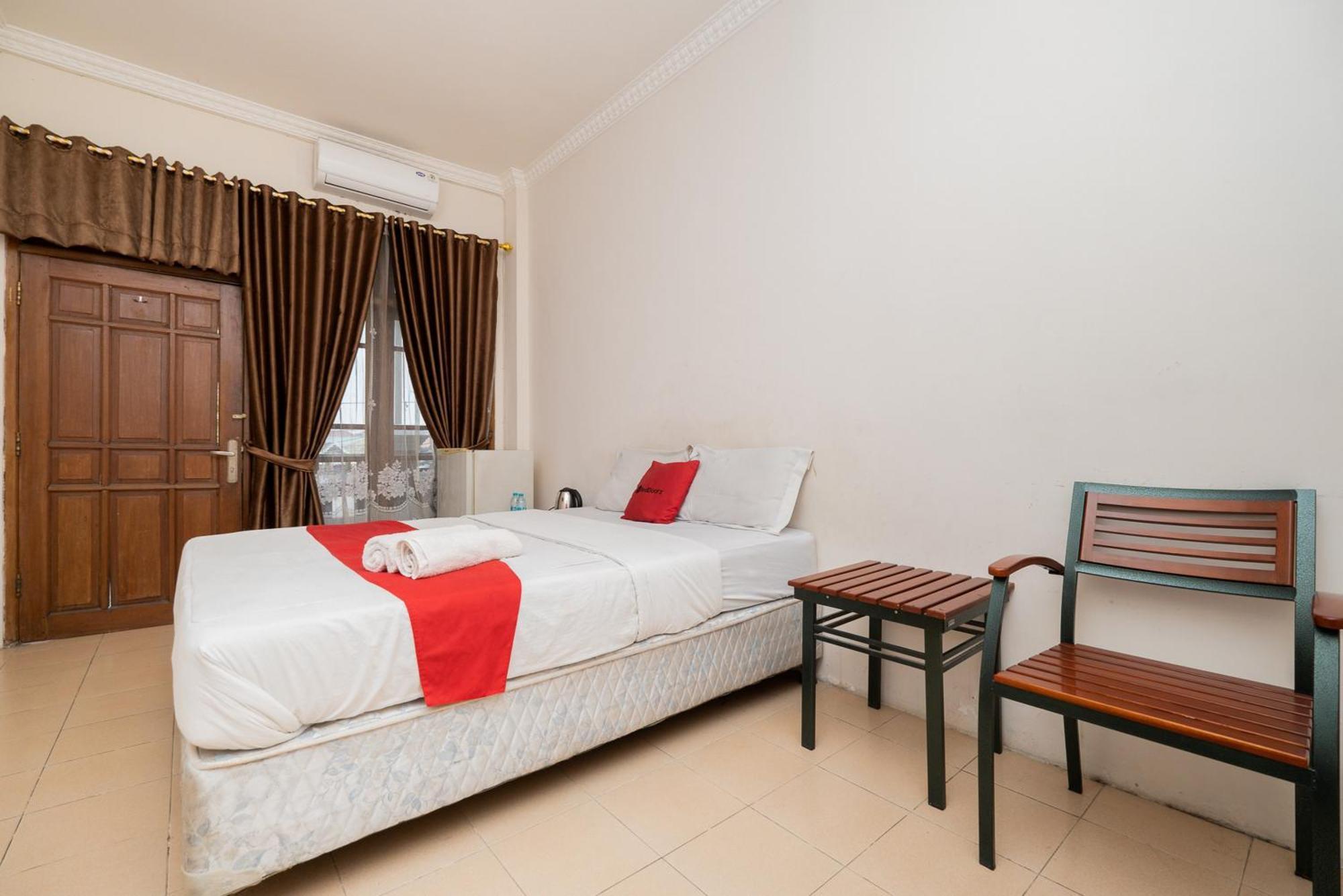 Reddoorz Plus @ Gunungsari Surabaya Kedurus Экстерьер фото