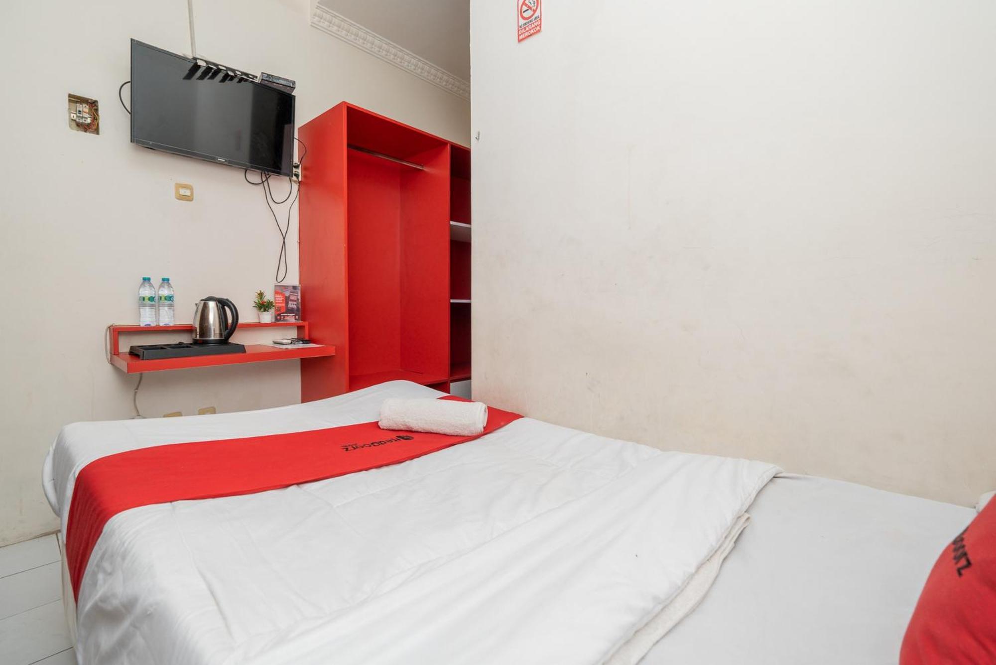 Reddoorz Plus @ Gunungsari Surabaya Kedurus Экстерьер фото