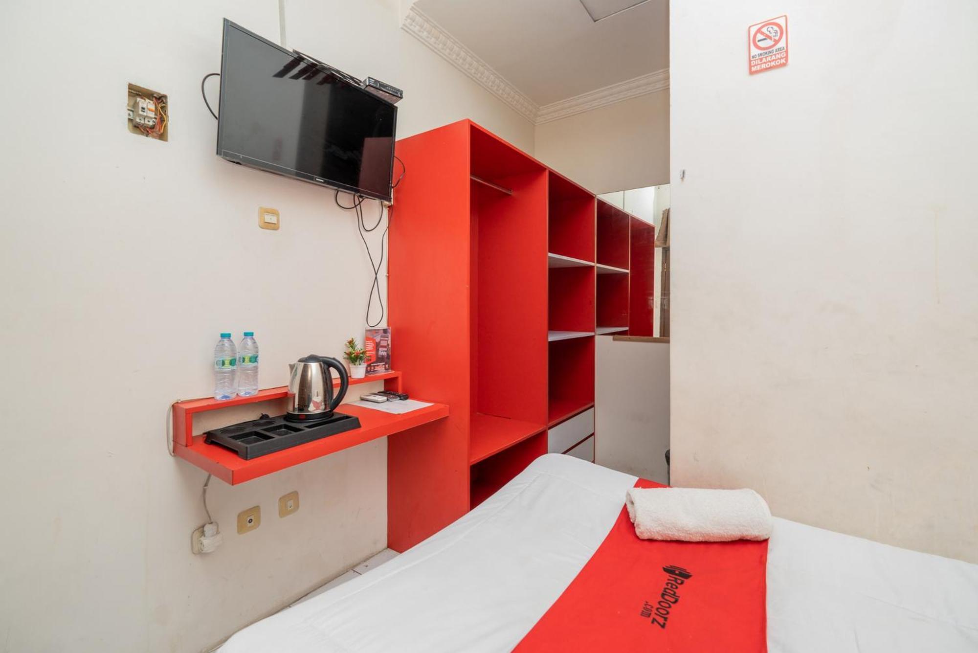 Reddoorz Plus @ Gunungsari Surabaya Kedurus Экстерьер фото