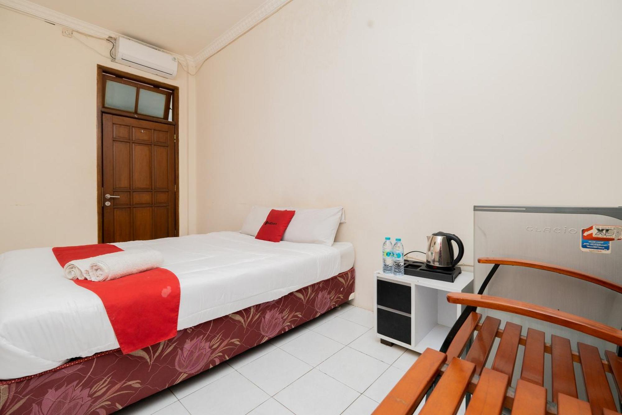Reddoorz Plus @ Gunungsari Surabaya Kedurus Экстерьер фото