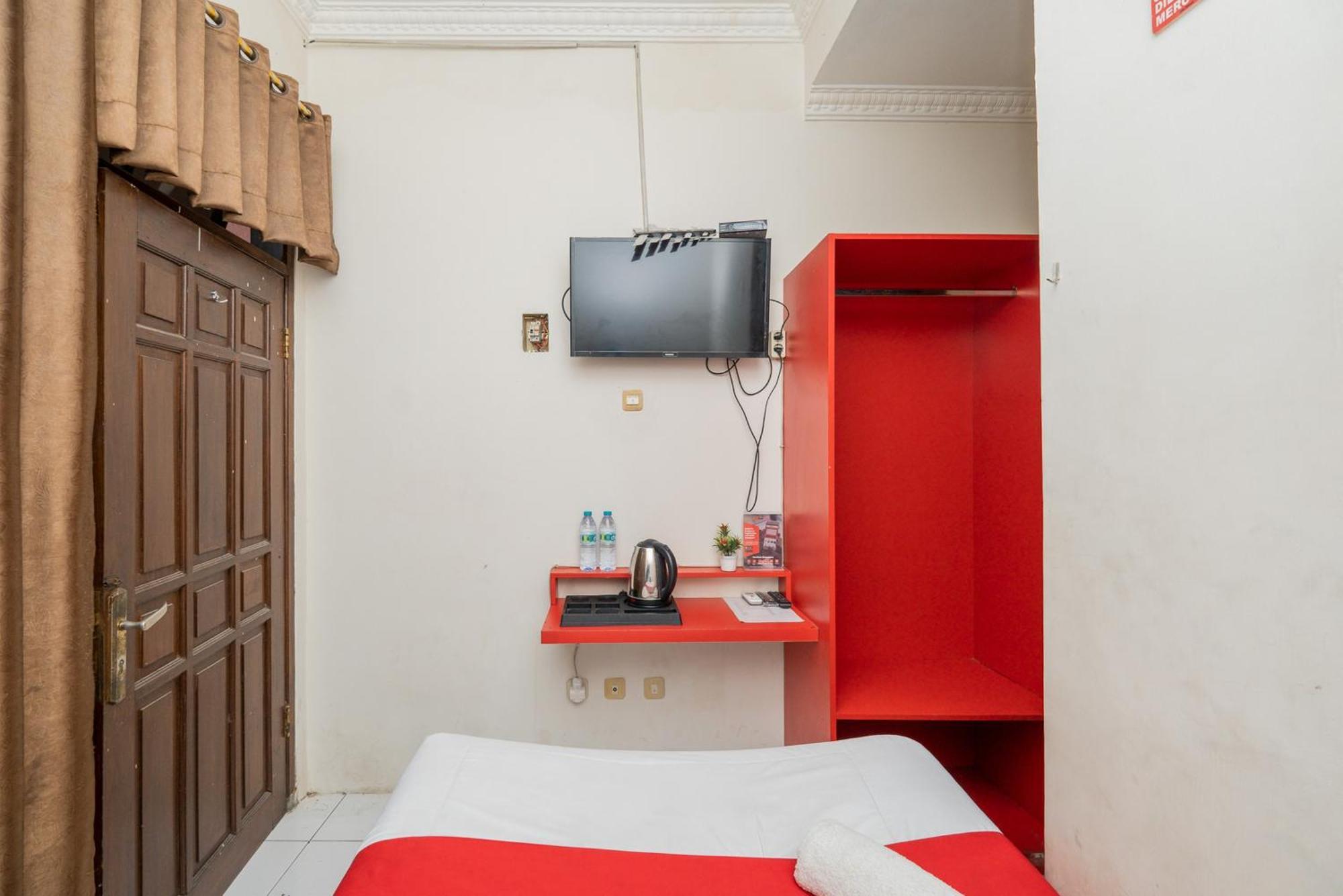 Reddoorz Plus @ Gunungsari Surabaya Kedurus Экстерьер фото