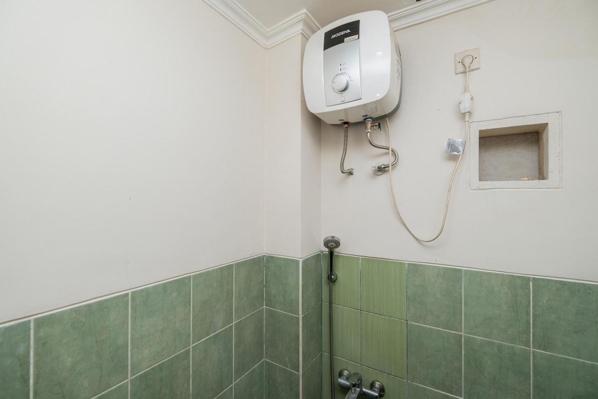 Reddoorz Plus @ Gunungsari Surabaya Kedurus Экстерьер фото