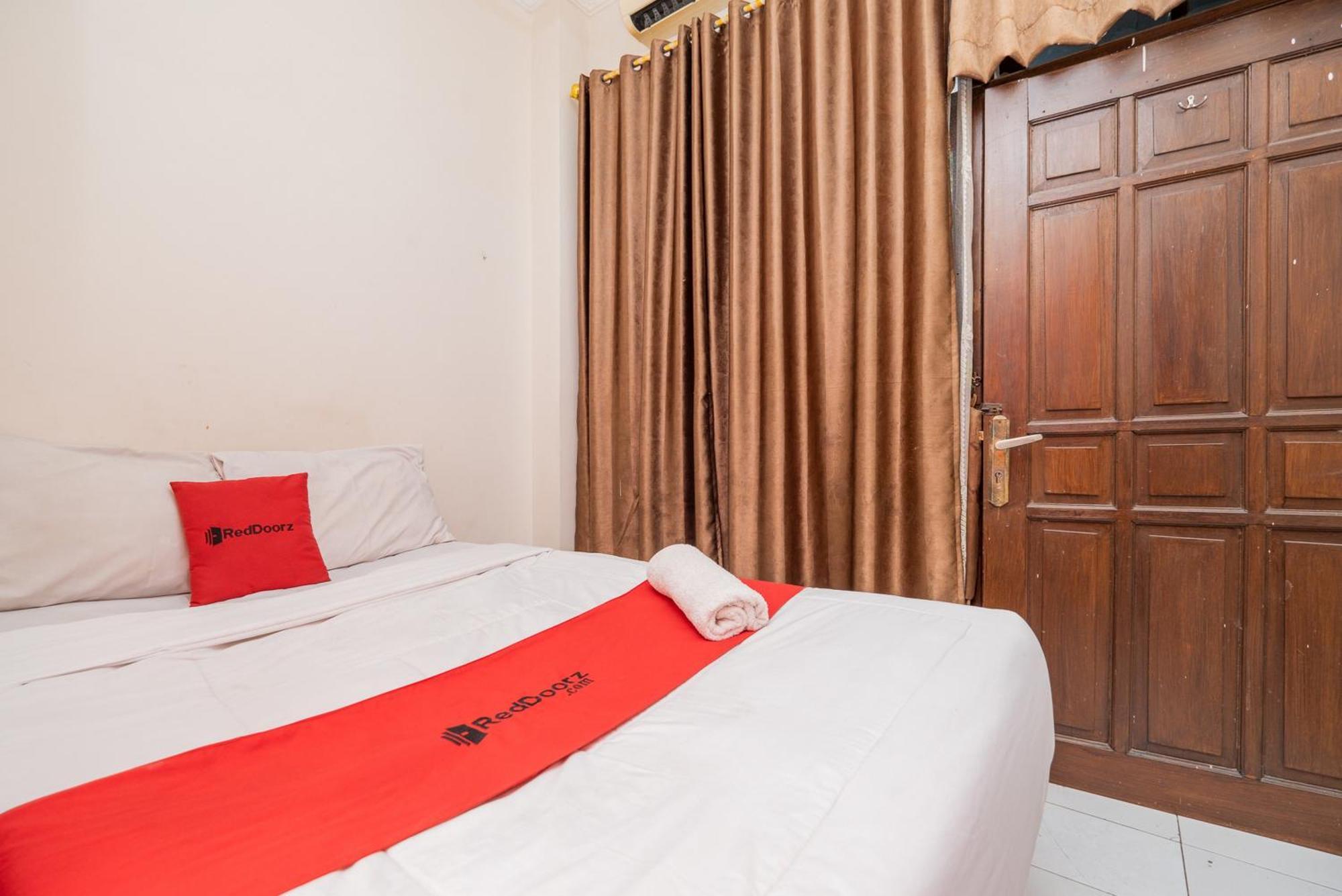 Reddoorz Plus @ Gunungsari Surabaya Kedurus Экстерьер фото